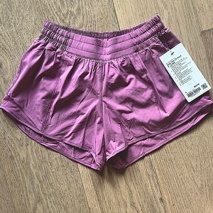 NWT Lululemon Hot LR Short 4” Size 6
